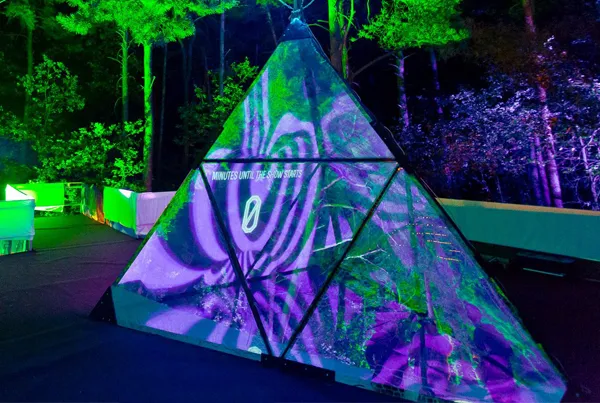 Beeld uit het project Tetrahedron – Kaleidoscopic videomapping installation